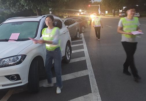 安丘市醫療保障局組織開展安全文明停車引導志愿服務活動，提升停車服務質量